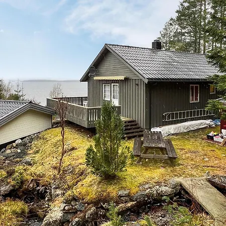 4 Bedroom Beautiful In Sekken *