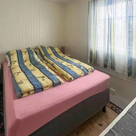 Ferienhaus 3 Bedroom Beautiful In Sekken