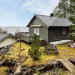4 Bedroom Beautiful In Sekken *